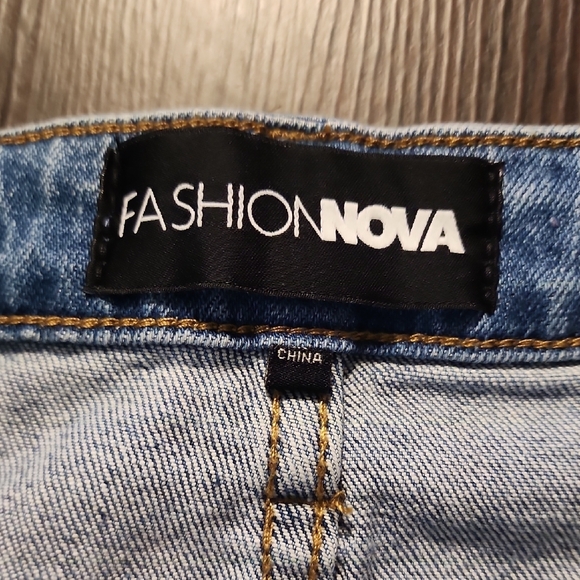 Fashion Nova Light Blue Straight Leg Jeans - Picture 9 of 12
